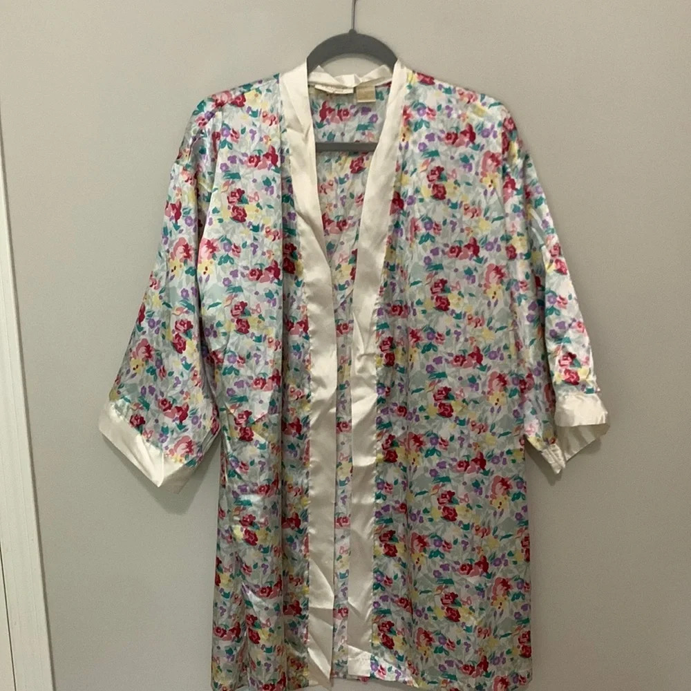 Victoria's Secret Gold Label watercolor/floral cream robe size M